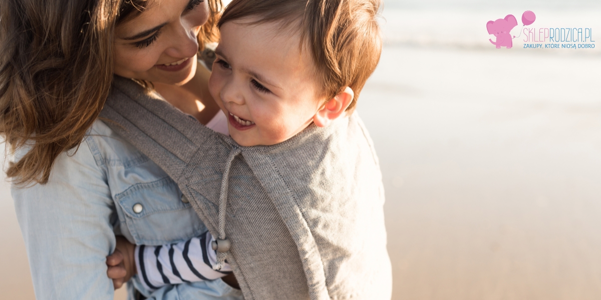 Jak nosić niemowlę w nosidełku wygodnie i bezpiecznie?